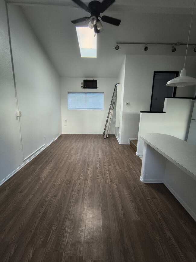 Foto del edificio - 9015-17 Campo Rd