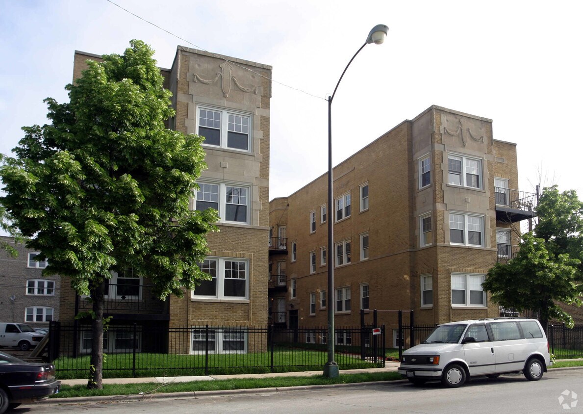Primary Photo - 2412-2416 W Bryn Mawr Ave