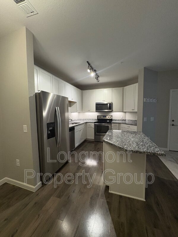 Building Photo - 804 Summer Hawk Dr