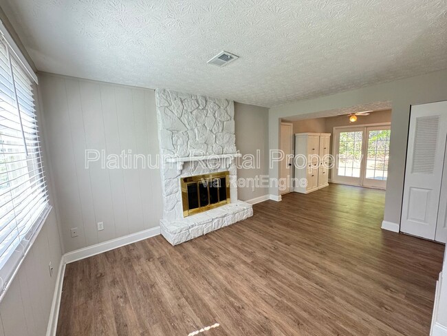 Building Photo - 10550 Worthington Hills Manor