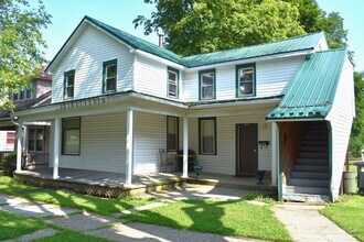 Building Photo - 1029 School St