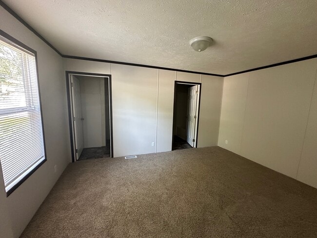 Foto del edificio - 103 Birdsall Dr