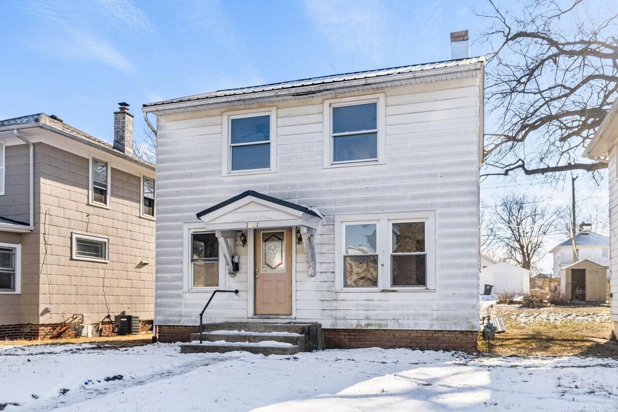 Primary Photo - New 3 bedroom listing! RENT SPECIAL HALF O...