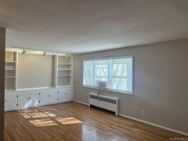 Foto del edificio - 580 Bedford Rd