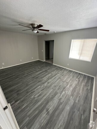 Building Photo - 10104 Dorothy Ave