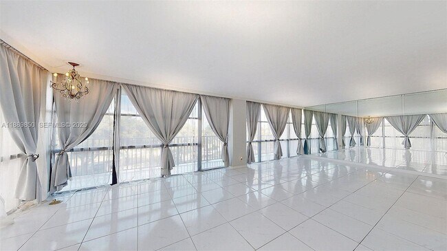 Foto del edificio - 1000 Parkview Dr