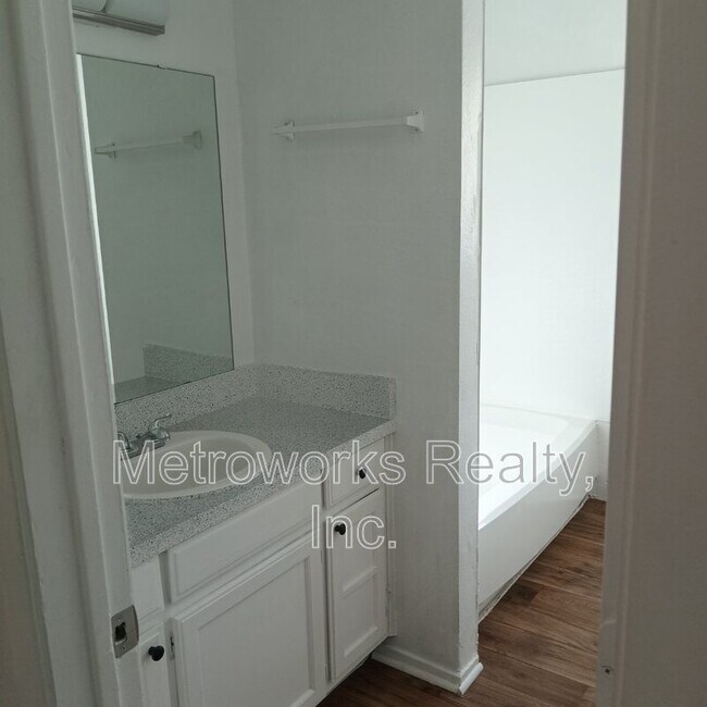 Foto del edificio - 200 Pine Meadow Dr