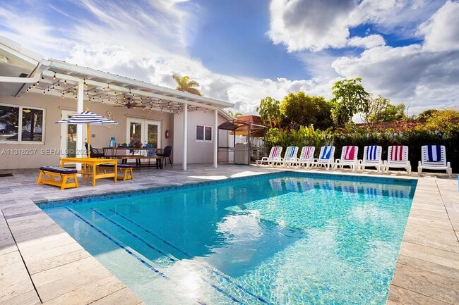 Building Photo - 833 Washington St