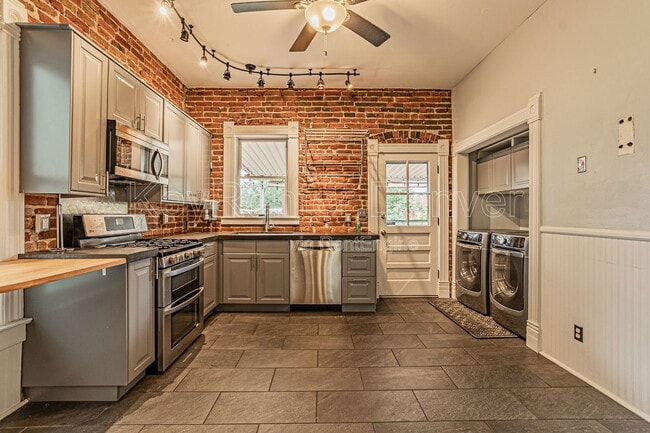 Photo - 2141 Irving St House