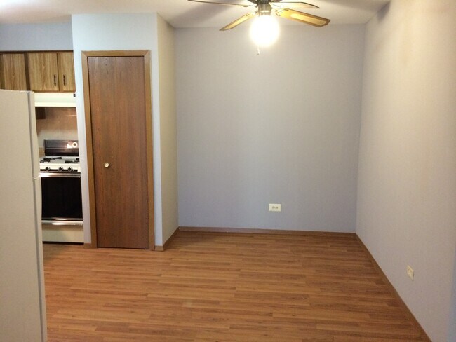 Foto del edificio - 4709 Yender Ave