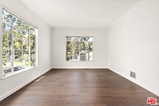 Foto del edificio - 9214 Beverly Blvd