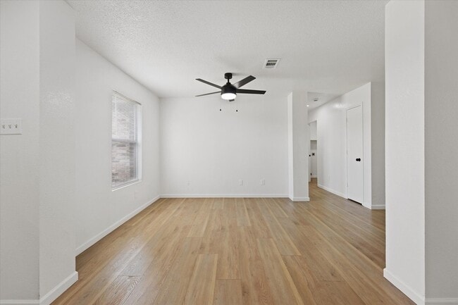 Building Photo - 702 Lowe Dr
