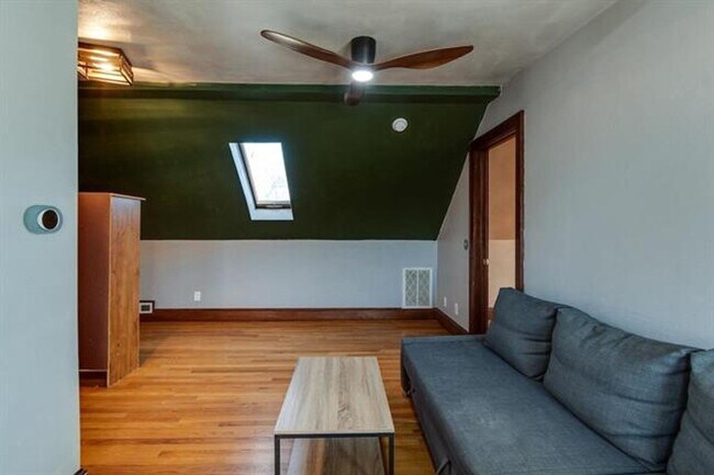Foto del edificio - 1332 E Dayton St