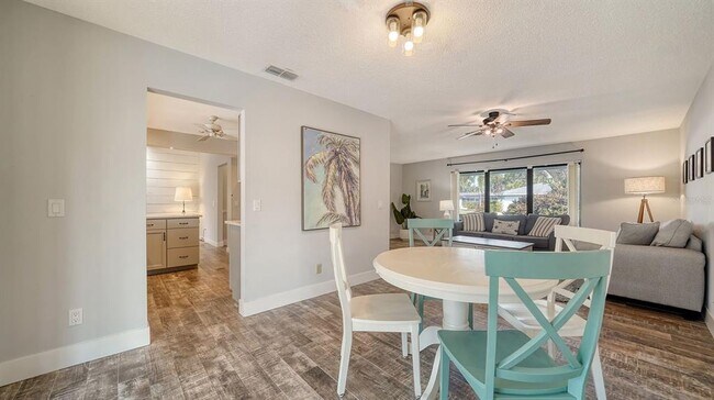 Foto del edificio - 2291 Pine View Cir