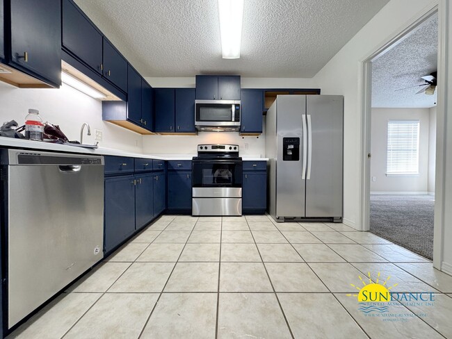 Building Photo - 4 Bedrooms plus bonus loft and 3 full bath...