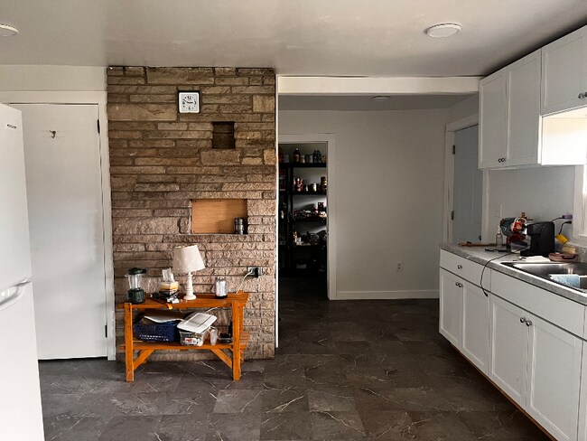 Foto del edificio - 2267 Grover Rd