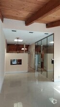 Building Photo - 2675 Parkview Dr S