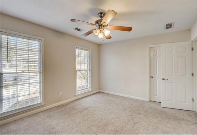 Building Photo - 2895 Shurburne Dr