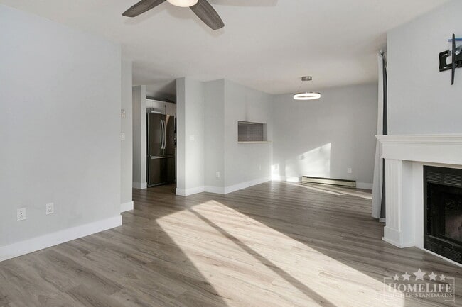 Building Photo - 2 Bed + 2 Bath Townhouse for Rent in South Surrey – Ocean Park Village