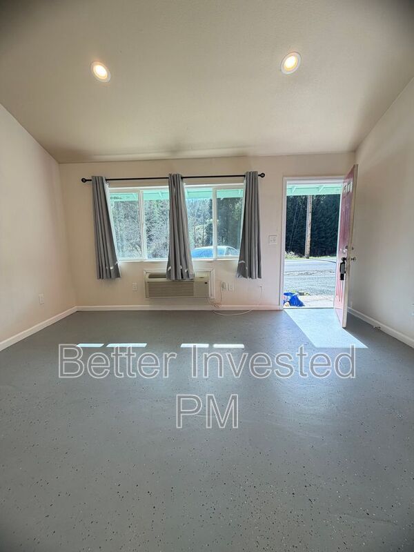 Foto del edificio - 24601 Birch St