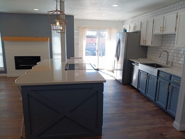 Building Photo - 3 Bedroom, 1.5 Bathroom Home! Schedule a Showing Today!