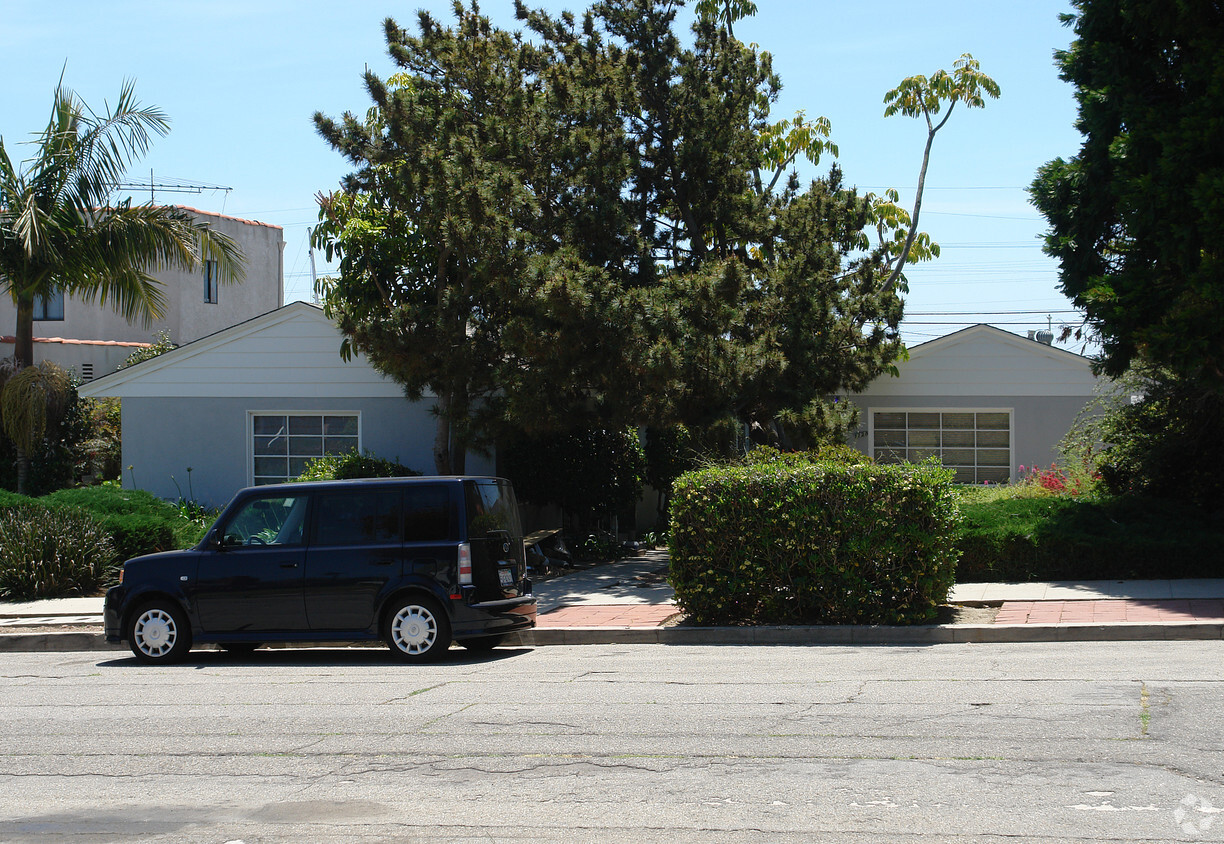 Primary Photo - 1728 Evans Ave