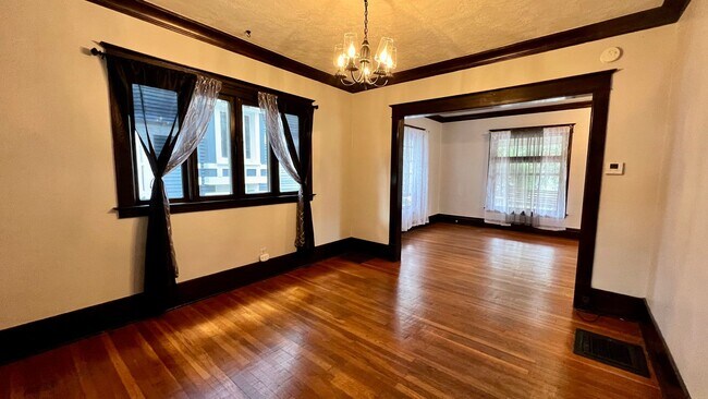 Foto del edificio - 28 Grand Ave NE