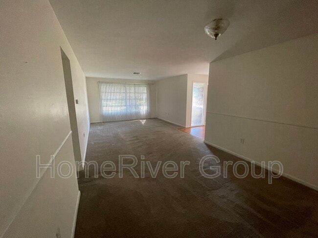 Building Photo - 1433 Covington Cir W