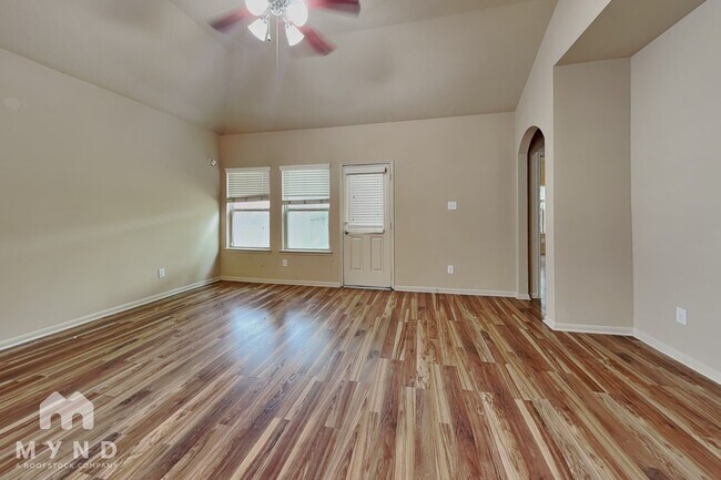 Foto del edificio - 1411 Cameron Park Ln