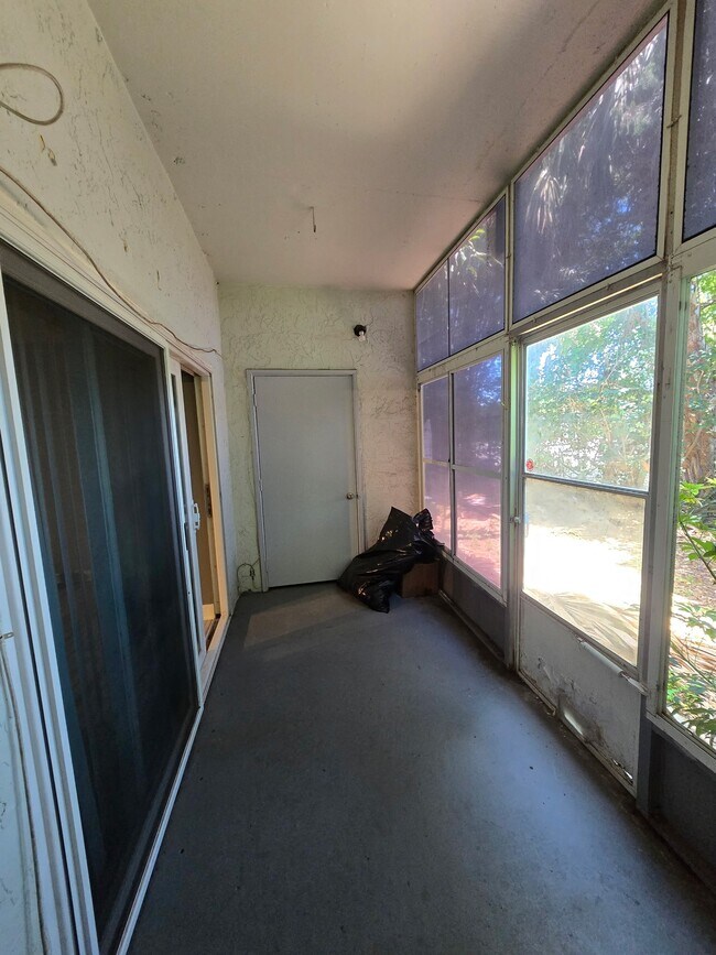 Foto del edificio - 853 N Keene Rd