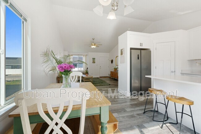 Foto del edificio - 4082 N Poplar Dr