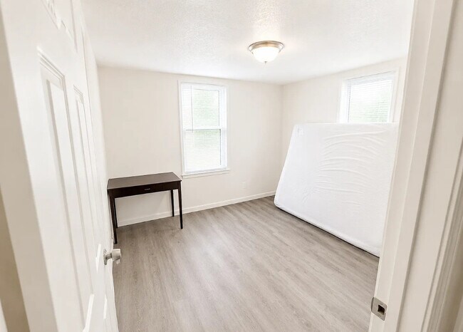 Foto del edificio - 1120 S Brockway St