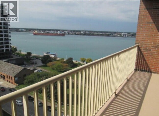 Photo du bâtiment - 10 Derby Ln