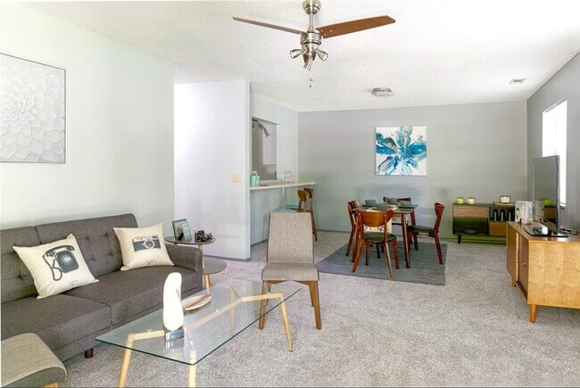 Building Photo - 106 NW Park St