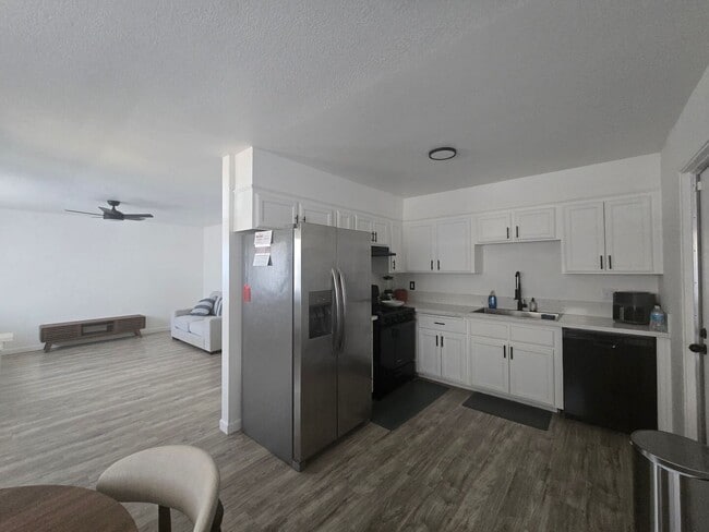 Building Photo - 4 BR 2 Ba Available 9/1