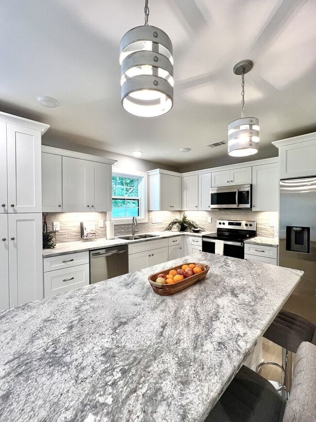 Foto del edificio - For Lease - 3 Bed, 2.5 Bath, 1515sqft Town...
