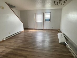 Building Photo - 3116 18th Ave W