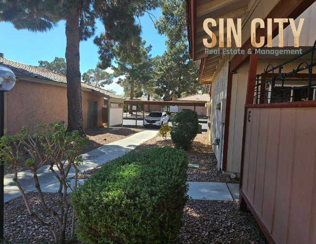 Foto del edificio - Charming 1 Bed, 1 Bath Townhouse for Rent:...