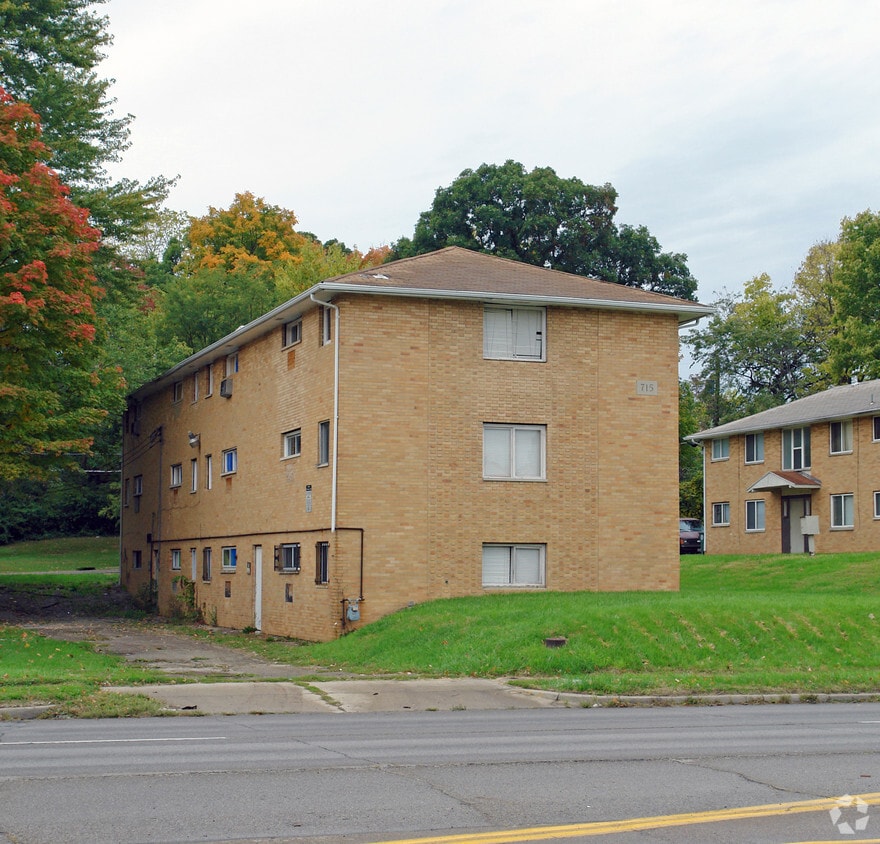 Building Photo - 715 N Gettysburg Ave