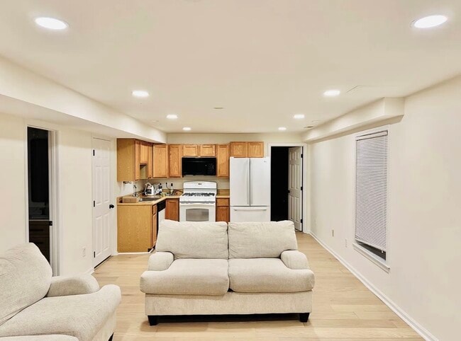 Building Photo - 1033 Riva Ridge Dr