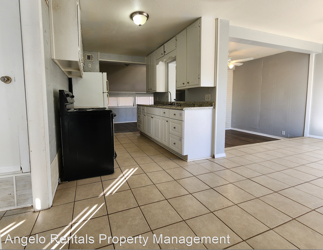 Building Photo - 3 br, 2 bath House - 1101 Clairmont St