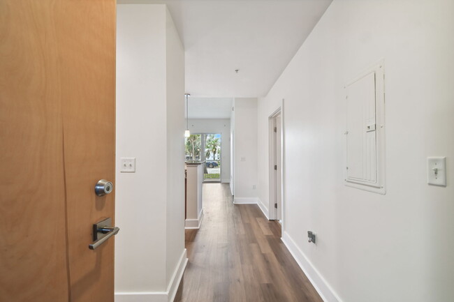 Building Photo - 1501 Doyle Carlton Dr