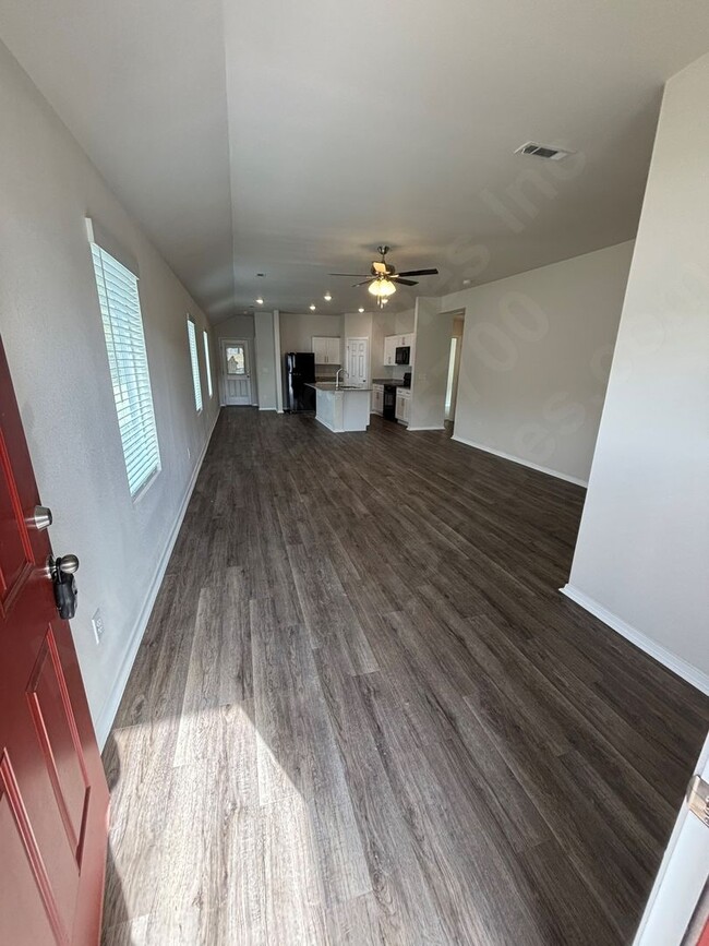 Building Photo - $500 Off 1ST Full Months Rent!! Brand New ...