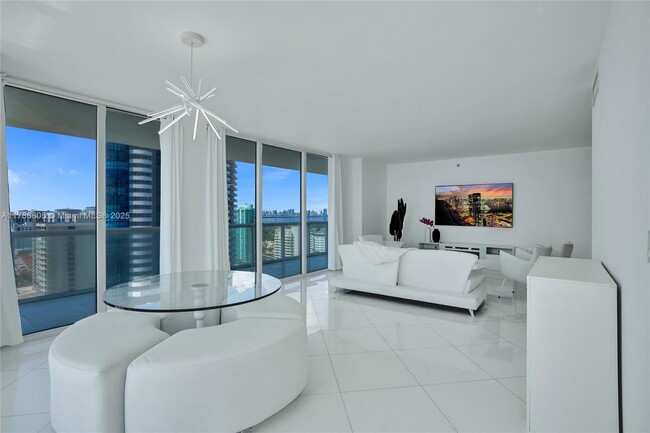Foto del edificio - 6365 Collins Ave