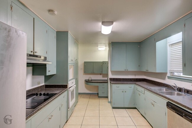 Building Photo - 2829 Doles Pl