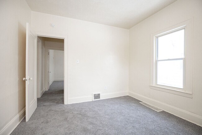 Foto del edificio - 3331 E 140th St