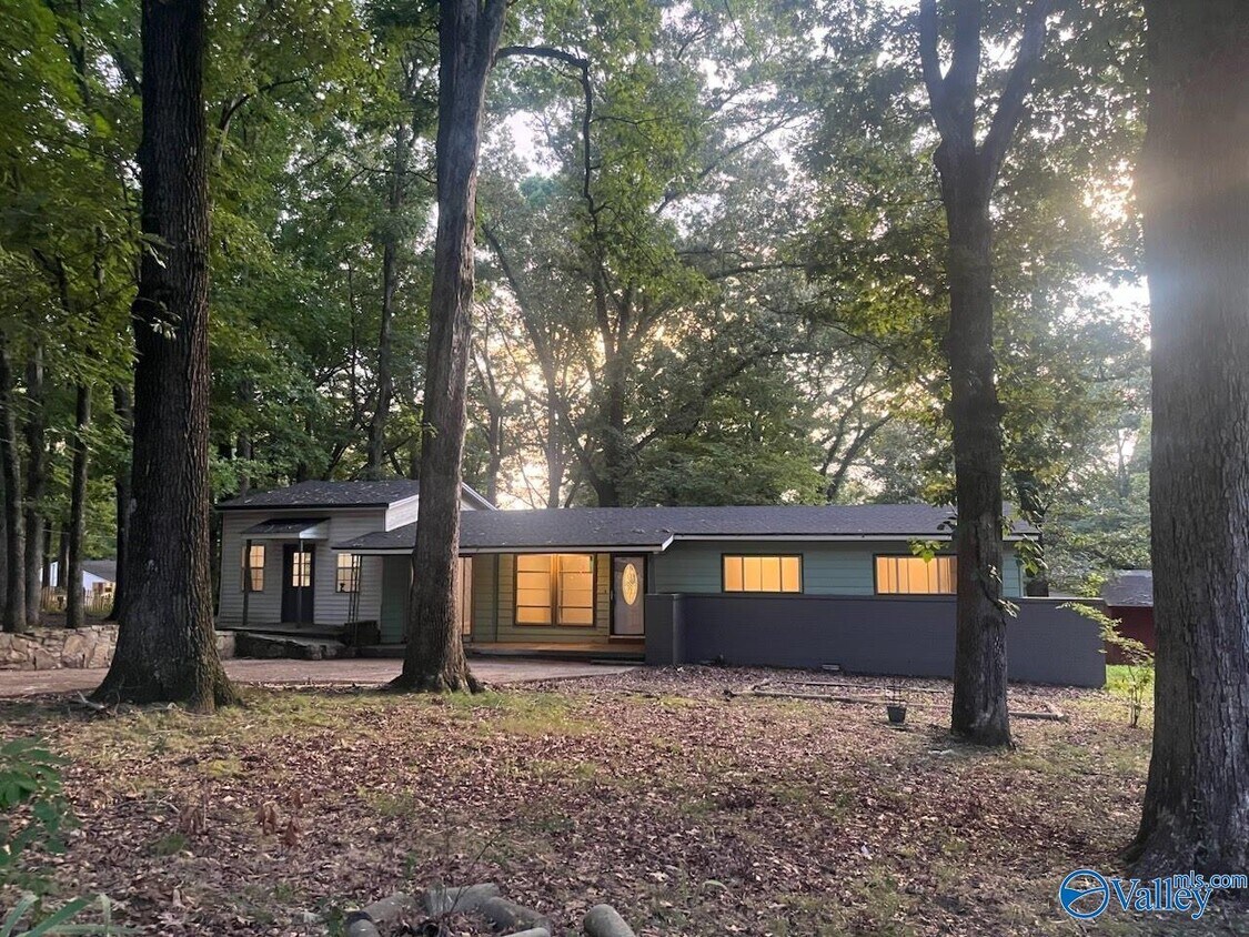 Foto principal - 2106 Evans Ave NW