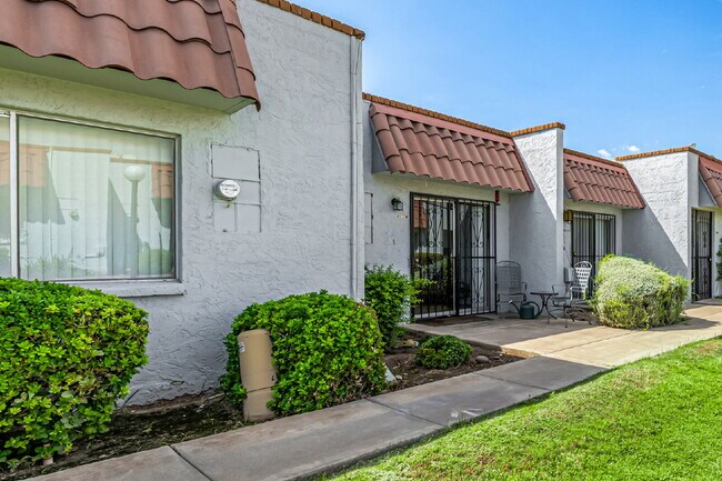 Foto del edificio - "Charming 1-Bedroom Townhouse in Phoenix –...