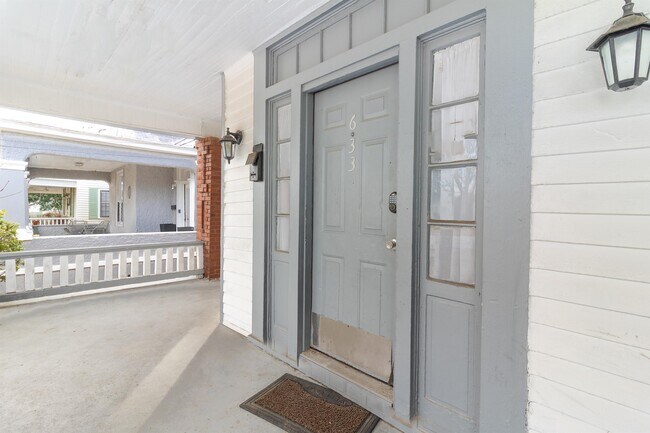 Building Photo - 633 3rd St