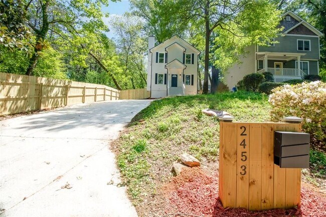 Foto del edificio - 2453 Paul Ave NW